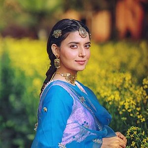 Nimrat Khaira 的头像