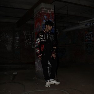FirstManAlive 的头像
