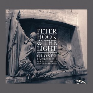 “Closer - Live in Manchester”的封面