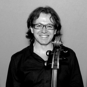 Uğur Işık photo provided by Last.fm