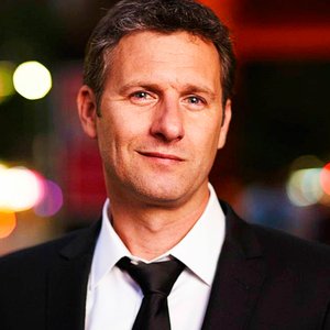 Adam Hills 的头像