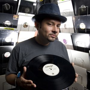 Avatar de LOUIE VEGA STARRING ADEVA