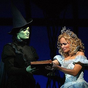 Idina Menzel & Kristen Chenoweth için avatar