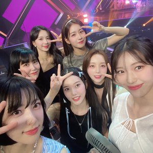 Bild für 'RIINA, Shiroma Miru, SUYUN, LEE SOO JIN, WOOYEON, JIWON, Kei'