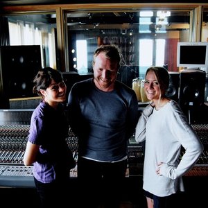 Larkin Poe & Thom Hell 的头像