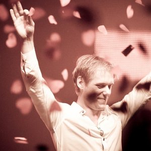 Imagem de 'Armin Van Buuren & DJ Shah feat. Chris Jones'