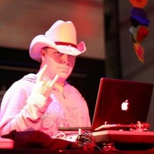 DJ Donna Summer Profile Picture