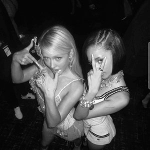 ZaRa LaRsSoN & tYlA 的头像