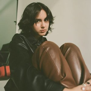 'Deadbeat Girl' için resim