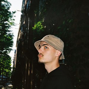 B. Fisher 的头像
