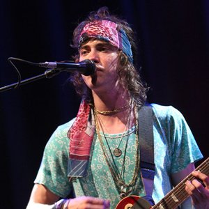 of Montreal with Andrew VanWyngarden 的头像