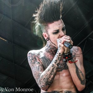 “Jayy Von Monroe”的封面