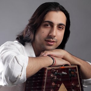 “Abhay Rustum Sopori”的封面
