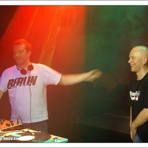 Avatar de D.A.V.E. The Drummer & Chris Liberator