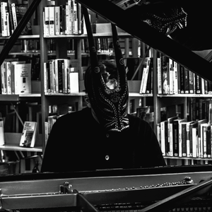 Lambert photo provided by Last.fm