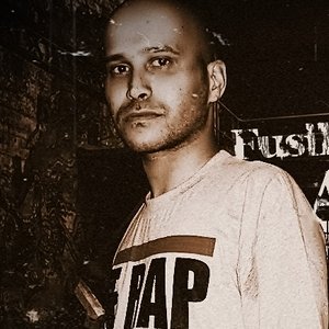 Alisch 的头像
