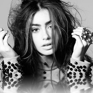 Lily Collins için avatar