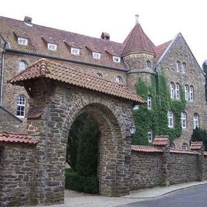 Benedictine Monks of the Abbey of Saint-Maurice & Saint-Maur, Clervaux 的头像