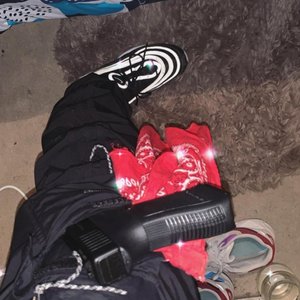 trust no one (lonelyvans) - Single
