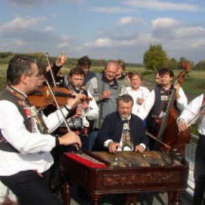 Cimbálová muzika Jury Petrů 的头像