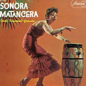 Canta: Bienvenido Granda