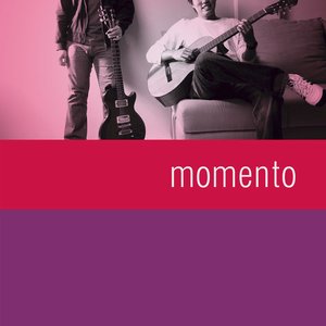 “Momento”的封面