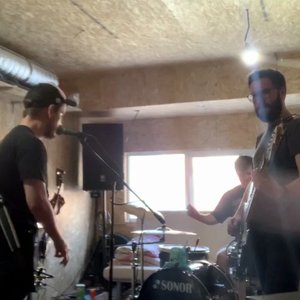Quarantine Trio 的头像