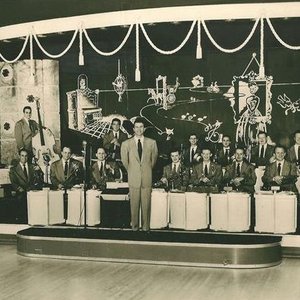 Dick Jurgens and His Orchestra 的头像