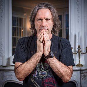 Bruce Dickinson 的头像