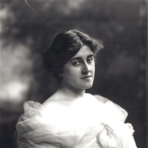 Suzanne Adams 的头像