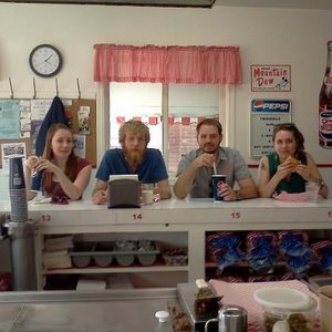 Bethany Larson & The Bee's Knees 的头像