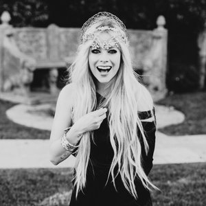 “Avril Lavigne”的封面