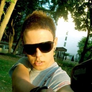 dj Vinyl [out of control,e-booking] 的头像