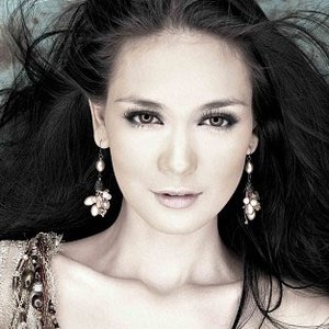 “Luna Maya”的封面