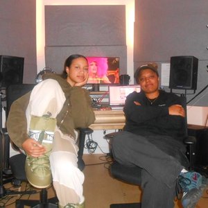 Anysia Kym & Loraine James 的头像