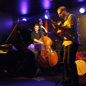 Jeremy Bruger Trio 的头像