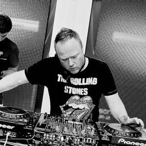 Avatar for Simon Mills