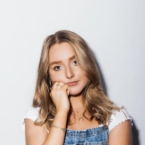 Áine Deane 的头像