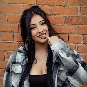 Karlaaa 的头像