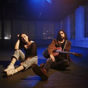 Noah Kahan & mxmtoon 的头像