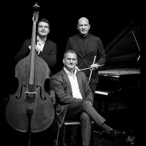 Kerem Görsev Trio için avatar