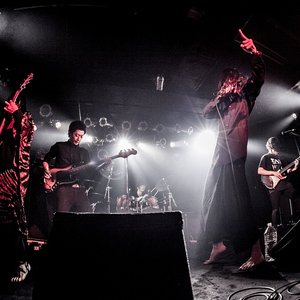 それでも尚、未来に媚びる 的头像
