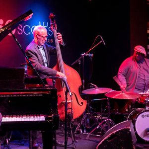 Awatar dla Kenny Barron & Dave Holland Trio