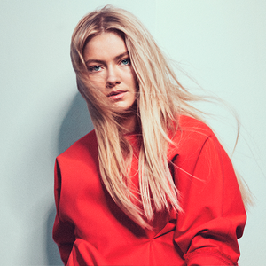 Astrid S live