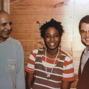 Charlie Haden with Geri Allen and Paul Motian 的头像