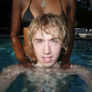 GAY MAN - Single