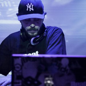 J.Melik 的头像