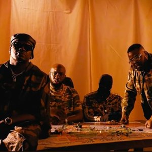 Étranger en Service 的头像