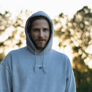 Young 40 的头像