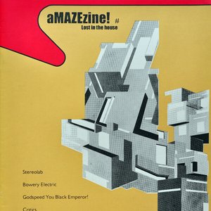 Sunshine + Gasoline / L'espace Au Sol Est Redessiné Par D'immenses Panneaux Bleus